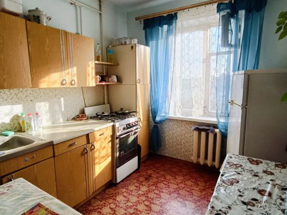 Здам ліжко -місце для проживання дівчини. 12 школа.