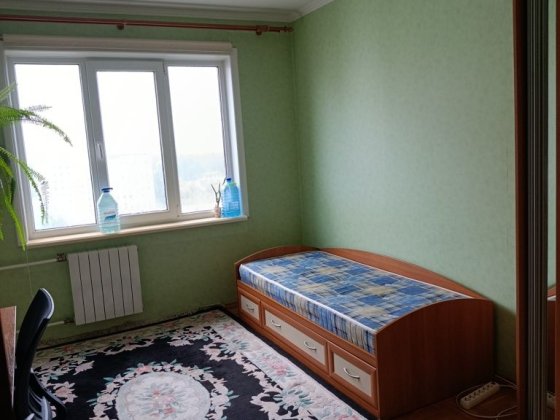 Кімната 12 кв.м дівчині 10хв метро, безпека, турбота, затишок, комфорт