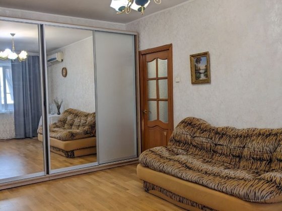 оренда кімнати в 2х кім. квартирі з хозяйкой. Метро Героїв Дніпра.  Вул. Північна 14.