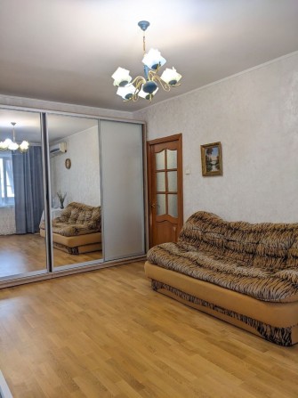оренда кімнати в 2х кім. квартирі з хозяйкой. Метро Героїв Дніпра.  Вул. Північна 14. - фото 1