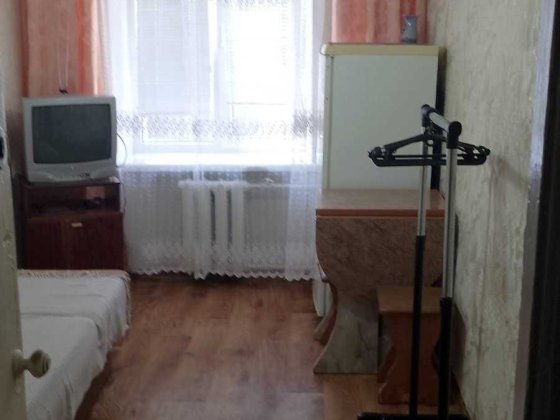 Здається кімната район Красний міст