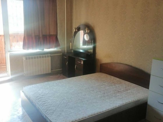 Здам окрему кімнату з балконом на троєщіні без комісії.