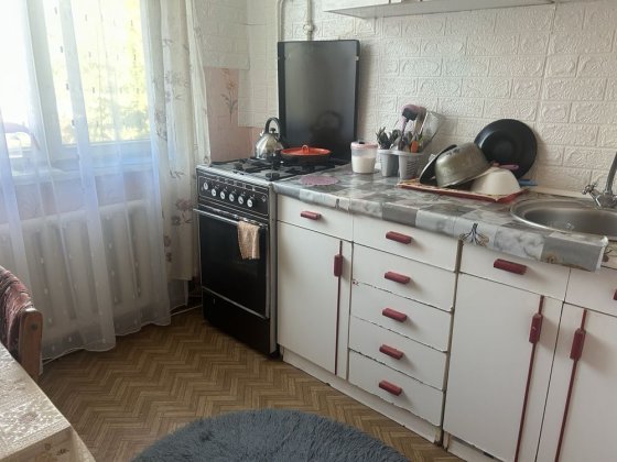 Оренда кімнати  в 3 кмн кв БЕЗ власниці, на Вишенькі для ДІВЧИНИ/ жінки, без тварин і дітей