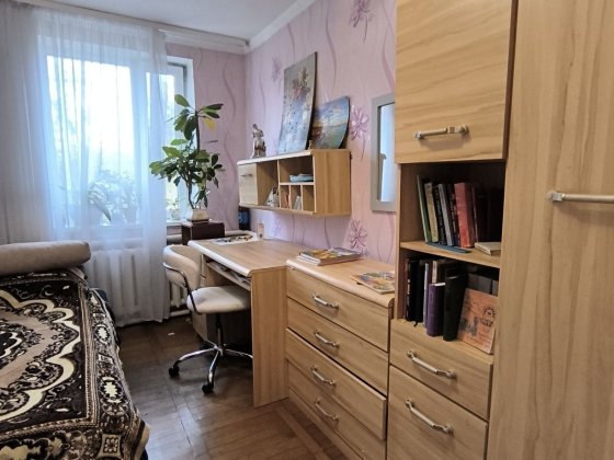 Здається кімната в будинку Смолянка