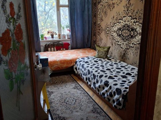 Здам кімнату для дівчини в двокімнатній квартири з хазяйкою без оплати за газ та воду.