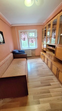 СДАМ комнату ул.Лахтинская (с меб и техн) цена 2000 грн. - фото 1