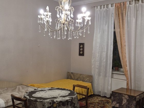 Кімната 30 кв.м центр міста 2 поверх