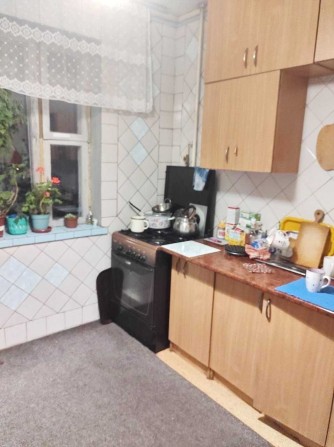 Святошин 4 хв пішки. Ізольована кімната під ключ. Комунальні сплачує власниця - фото 1