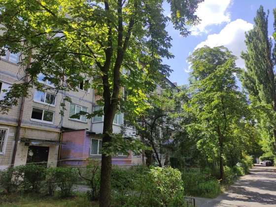 кімната в 2-х кім. квартирі (З ГОСПОДАРКОЮ). Нивки, Салютна 25 А ( метро  Нивки, Сирець).