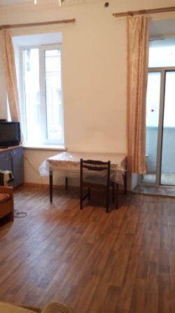 Сдаю Центр ул.Канатная/ ул.Базарная комната 20м с балконом- 4000 гр - фото 1