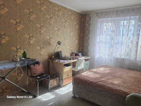 «Простора кімната на Позняках, Жити як в 1к квартирі, ціна знижена»