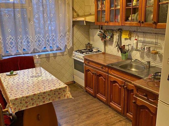 БЕЗ РІЄЛТОРІВ. Здаеться кімната в трикімнатній квартирі. Довгострокова оренда кімнати, для дівчини, 