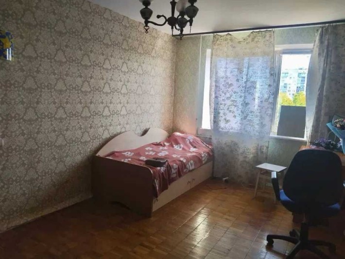 Оренда кімнати в 3-кімнатній квартирі на Оболоні без проживання власників. Для дівчини або жінки. - фото 1
