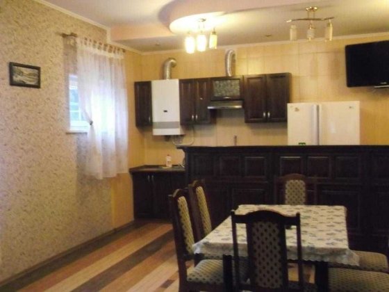Шикарний будинок   з  трьох кімнат поряд з курортом Миргород