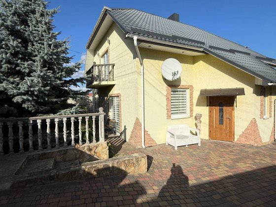 Оренда двоповерхового будинку в с. Біла Криниця Біла Криниця