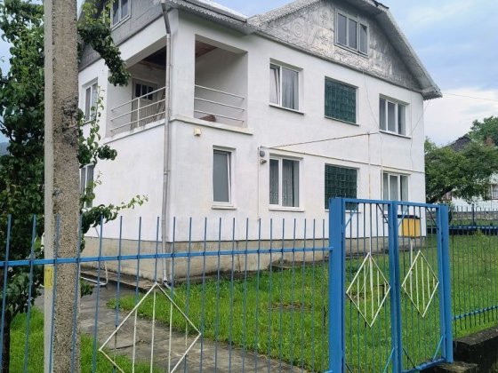 здам частину будинку в Карпатах для жителів Києва Чернівці