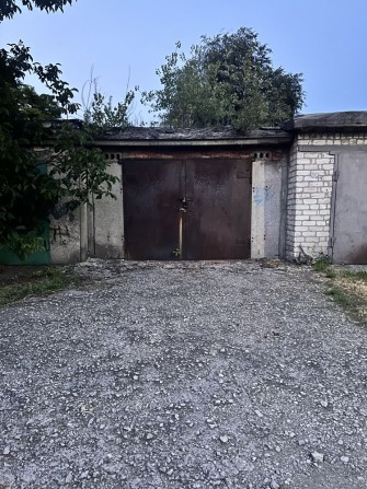 Сдам гараж на Днепрострое, ремонт крыши в счет аренды - фото 1