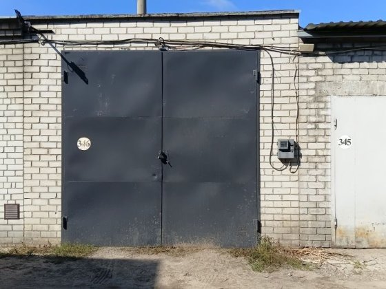 Гараж 7,5 × 4.1 м. (3×3 м. ворота) під спецтехніку, склад, майстерню. Довгостроково. Черкаси