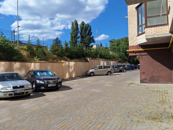 Здам в оренду  гараж в  ЖК  Оскар, дешево