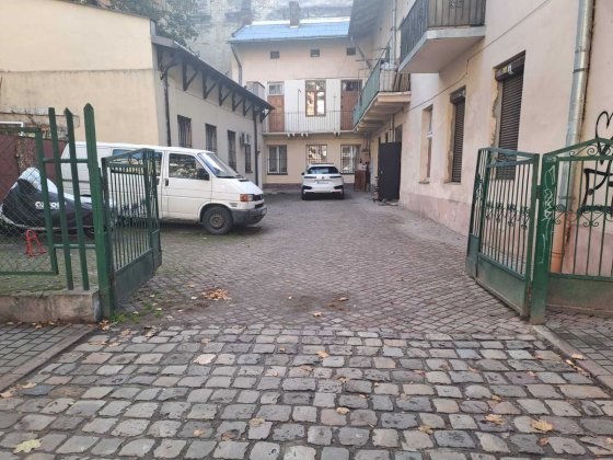 Оренда паркомісця в центрі міста