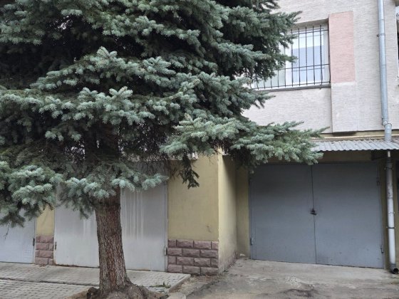 оренда гаража у житловому будинку Львів