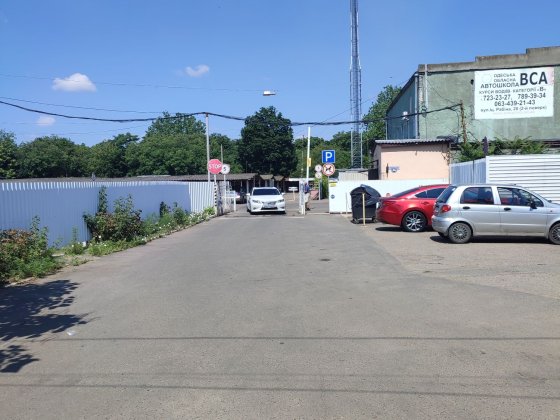 Место на крытой стоянке