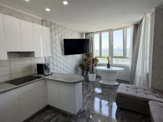Продаж 2 кімн. Аболмасова 7, метро Лівобережна. Київ