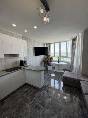 Продаж 2 кімн. Аболмасова 7, метро Лівобережна. - фото 1