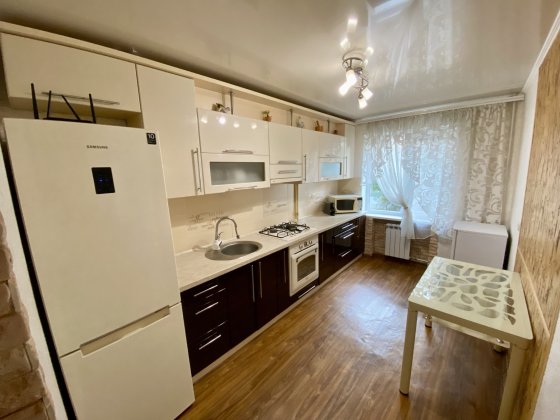 Продаж 3 кімнатна квартира (чешка) 5 Зарічний поруч Бродвей