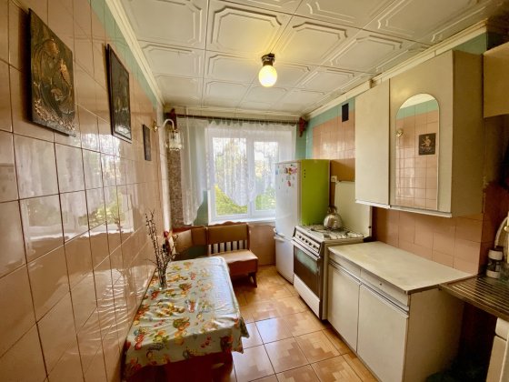 Продам 3-к квартира 5/9 поверх Електрозаводська поруч Зарічний Кривой Рог