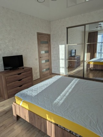 Здається 1 кімн. в  обжитій новобудові, ЖК Прем'єр. Р-н  13 школи - фото 1