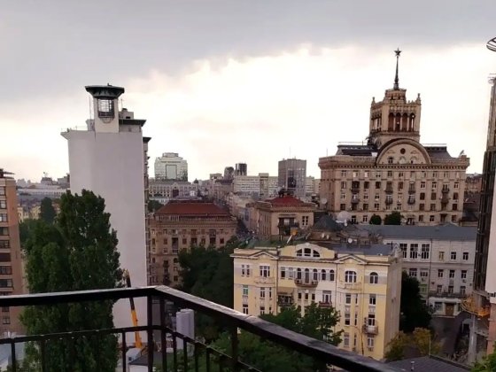 Панорамна 1 кімнатна квартира, поруч Хрещатик