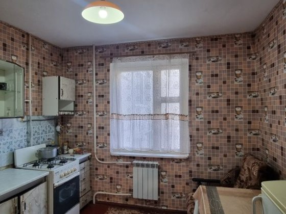 Оренда квартири в Херсоні . Другий поверх . Вікна у двір . Херсон