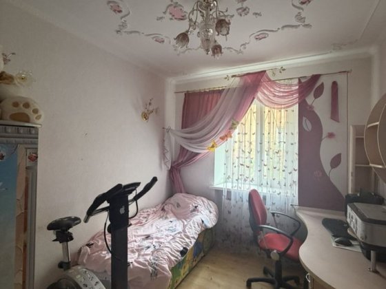 Сдам 3-х комнатную квартиру в центре Херсона р-н площади Ганнибала, медтехника, 1 этаж, 2-х этажный  Херсон