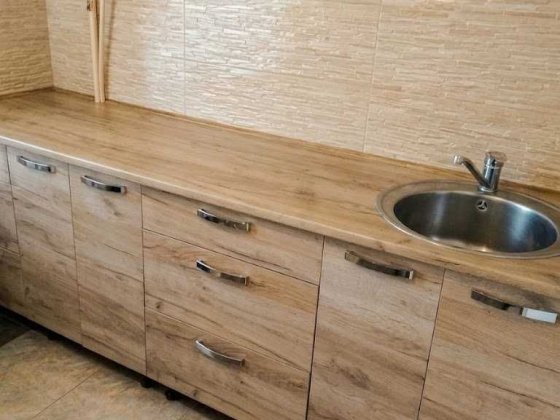 2 кімнатна в центрі Чернігова, район Червоної площі, усі меблі і техніка, світло не вимикають Чернигов
