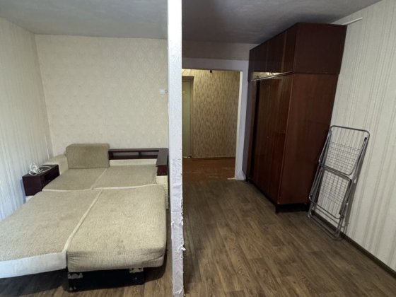 Оренда 3-кімнатної квартири з балконом та погребом, вул. Льотна (1 поверх) Чернигов