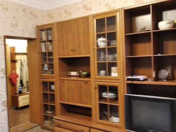 Здається двохкімнатна квартира в центрі, дім - сталінка, другий поверх, фортечні метрові стіни Запоріжжя
