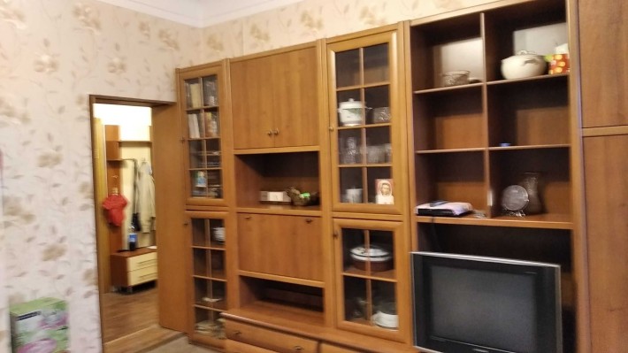 Здається двохкімнатна квартира в центрі, дім - сталінка, другий поверх, фортечні метрові стіни - фото 1