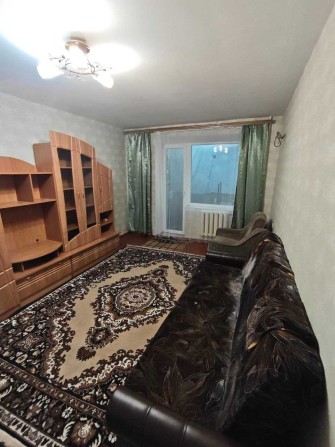 Сдаю 1 к/к с мебелью в отличном состоянии в Яхт клубе. - фото 1