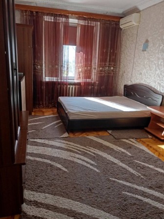 Оренда 2 кімнатної квартири сталінка по вул. Незалежної України - фото 1