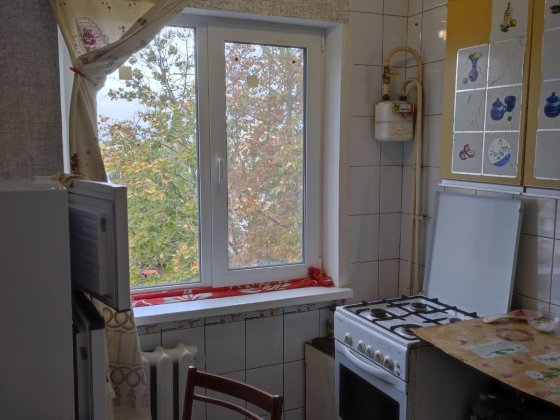 Здаю в оренду  2к кв панельний будинок  Лески,1 КП за ринком, 5/5, 49/36/6.8, чиста,  МПО, техніка.  Николаев