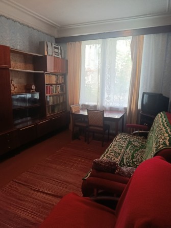 Сдаю 2к/кв Б.Бульвар,1/3, мебель,холодильник 9000 - фото 1