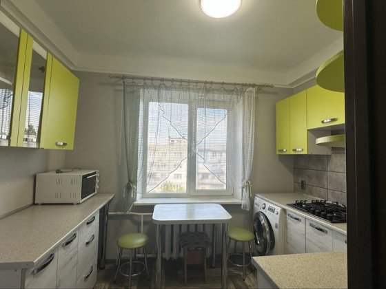 Здам в оренду трех кімнатну квартиру з 1 листопада по вул. Шкільна 16 Запорожье