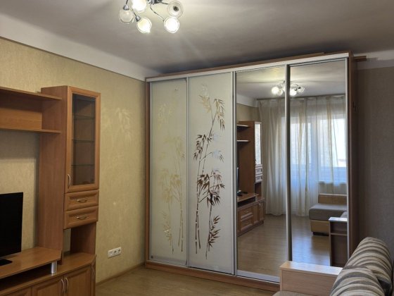 Сдам Світлу Однокімнатну Квартиру вул.Єреванська 14Б,м. Вокзальна 15хв