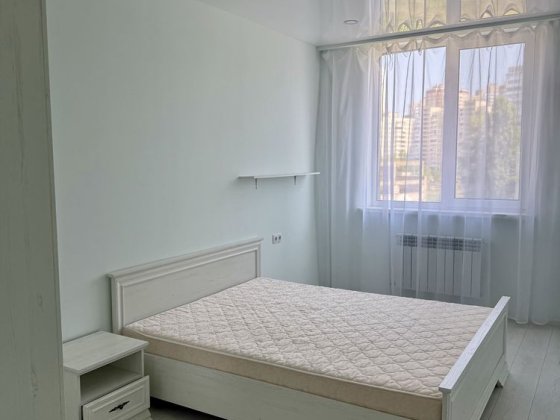 Простора 2-кімнатна квартира 63 м² з ремонтом та великою кухнею