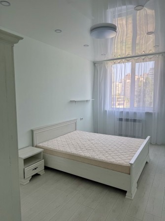 Простора 2-кімнатна квартира 63 м² з ремонтом та великою кухнею - фото 1