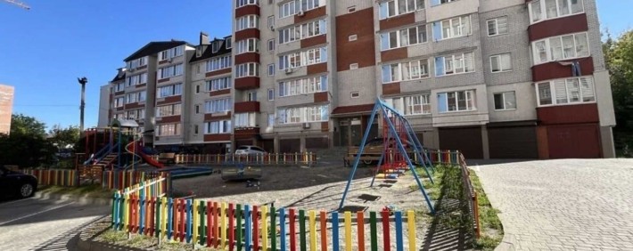 Продам гараж в будинку на території із шлогбаумом - фото 1