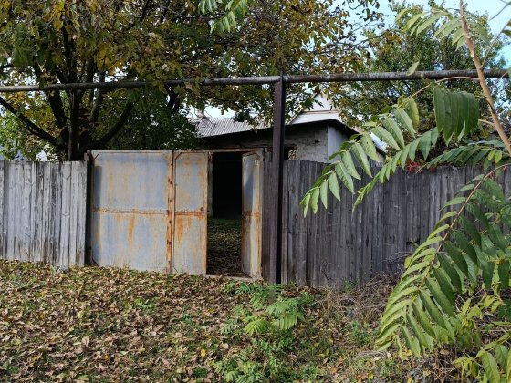 Продам большой гараж с кухней и земельным участком 10 сот, ул. Вознесенская, д.182. Терновка