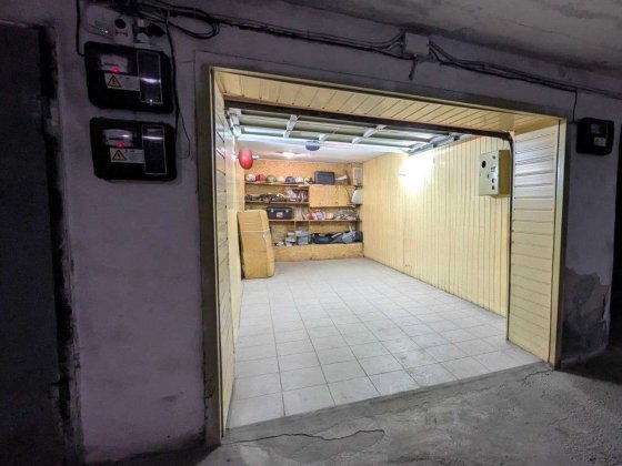Андрія Верхогляда(Драгомирова) 4// гаражний бокс в підземному паркінгу житлового будинку// Ролетні в
