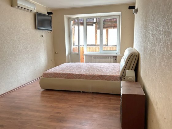 Продаж 2-кімнатної квартири 46 м², газ, Держ. програма вул. Зодчих, 70 Киев